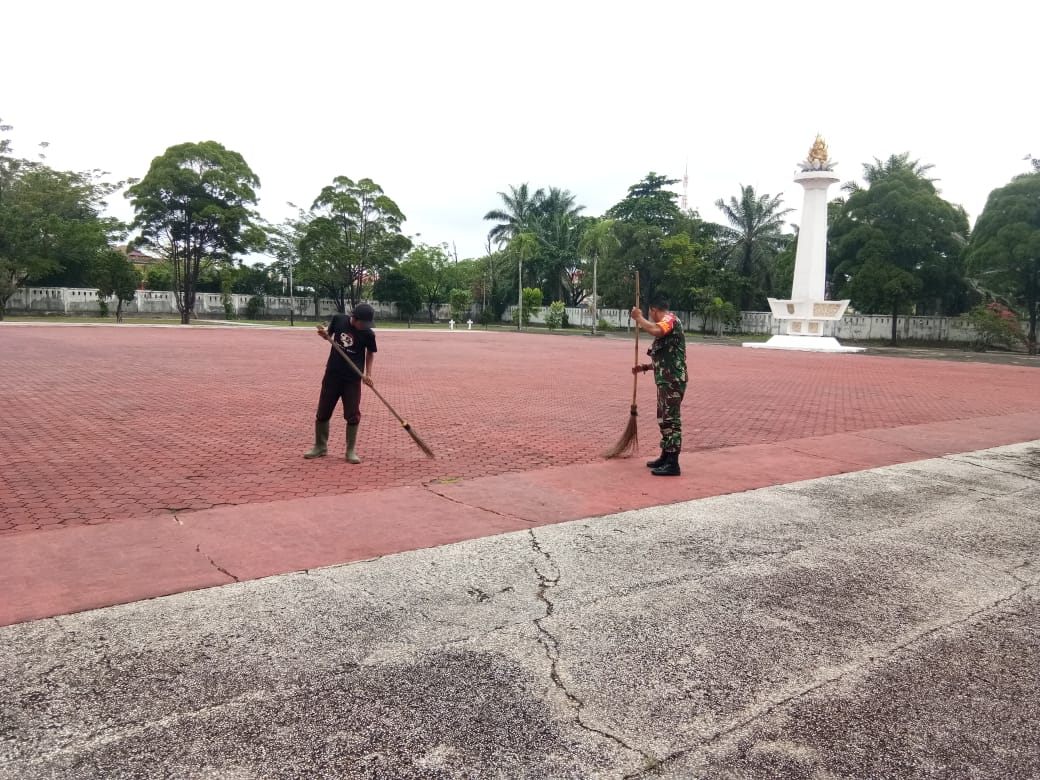 Babinsa Simpang Empat Monitoring dan Goro di TMP Kesuma Dharma