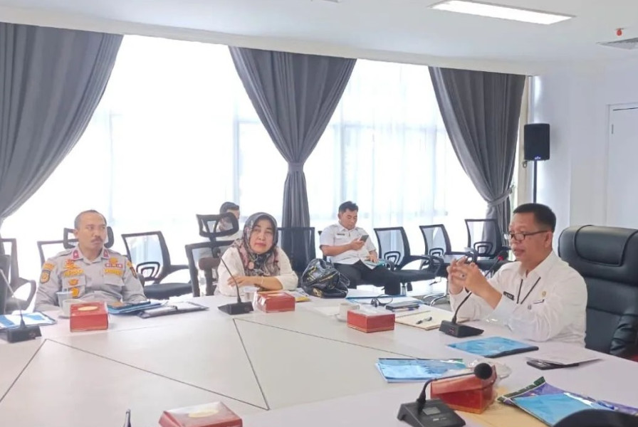 Kepala BPKAD Pekanbaru Hadiri Rapat Ekspose Kerjasama Pengelolaan Fiber Optik