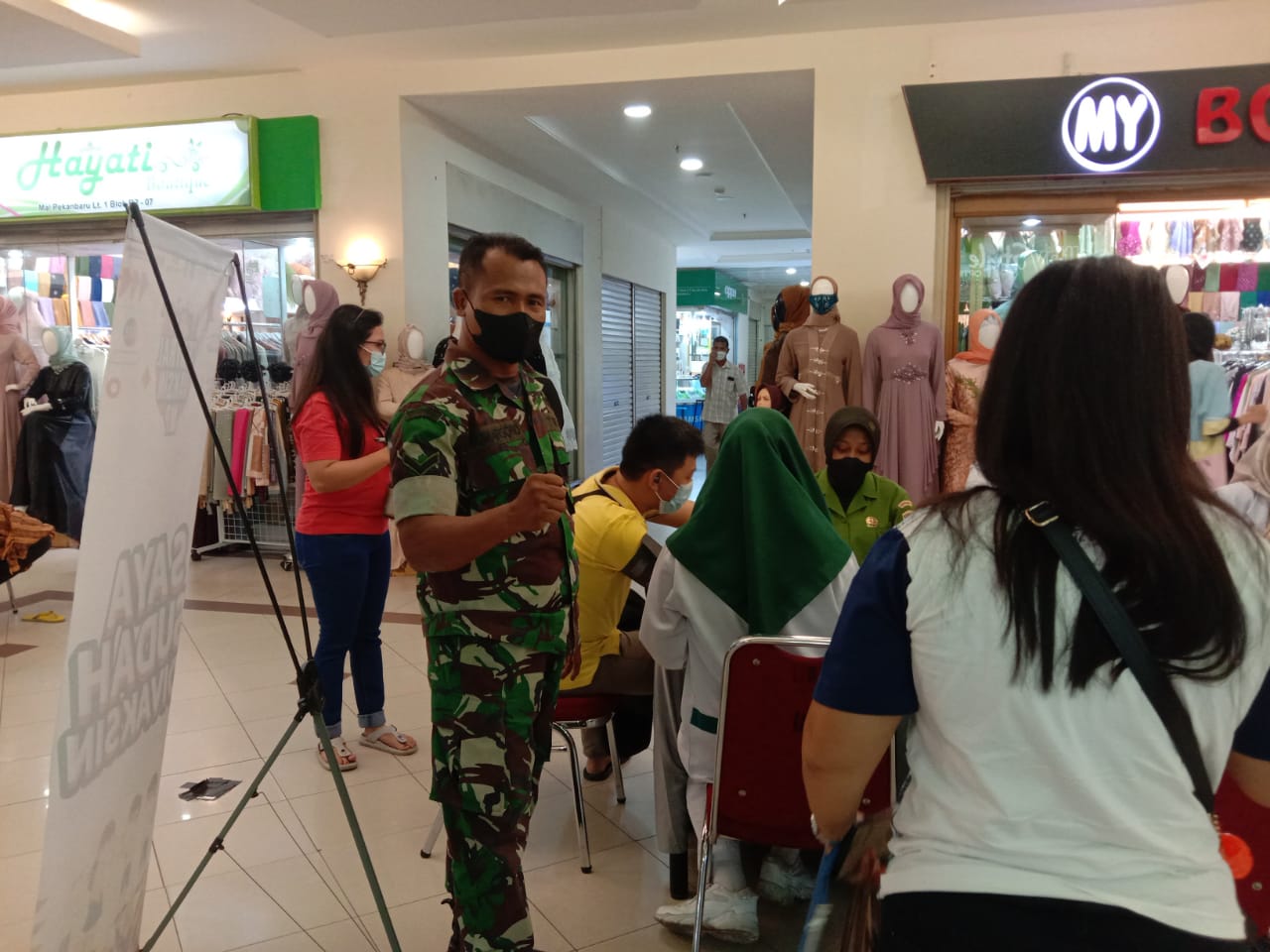 Monitoring Serbuan Vaksinasi, Babinsa Ingatkan Prokes