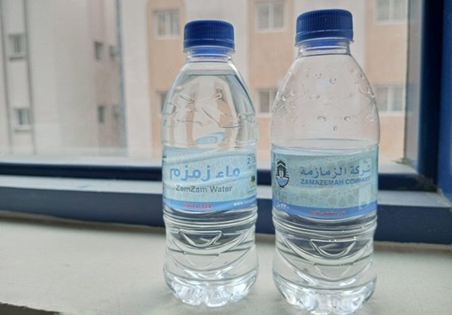 Duh, Masih Banyak Jemaah Haji yang Nekat Bawa Zamzam dalam Koper