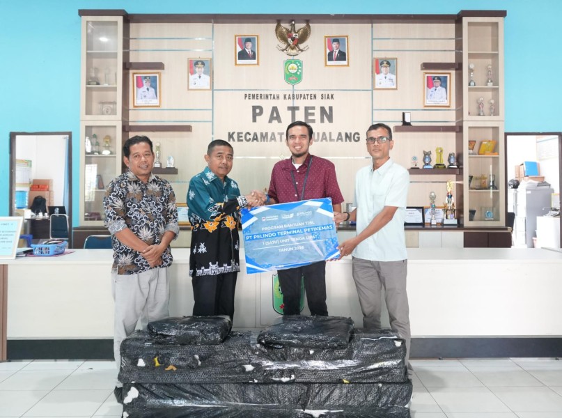 Dukung Aktivitas Ekonomi Masyarakat, TPK Perawang Serahkan Bantuan Tenda Lipat Untuk UMKM