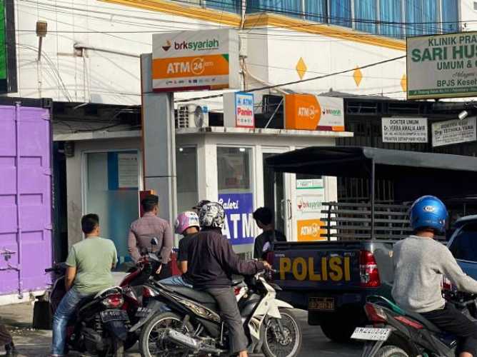 Perampok Bersenpi Bergulat dengan Petugas di ATM Jalan Tanjung Datuk, Satu Orang Tertembak
