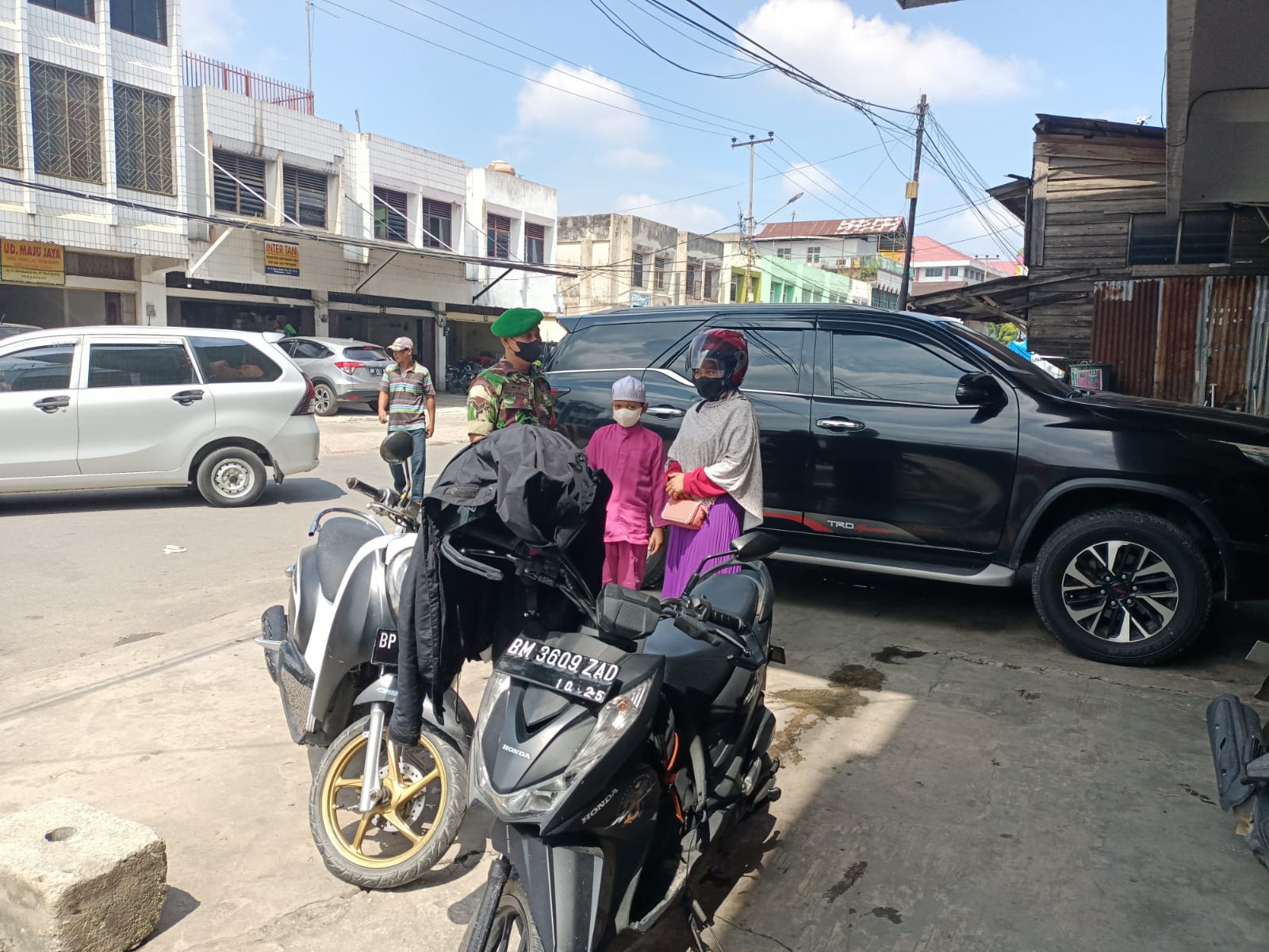 Sertu Edy Priyanto Rutin Gelar Edukasi Prokes di Pasar Agussalim 