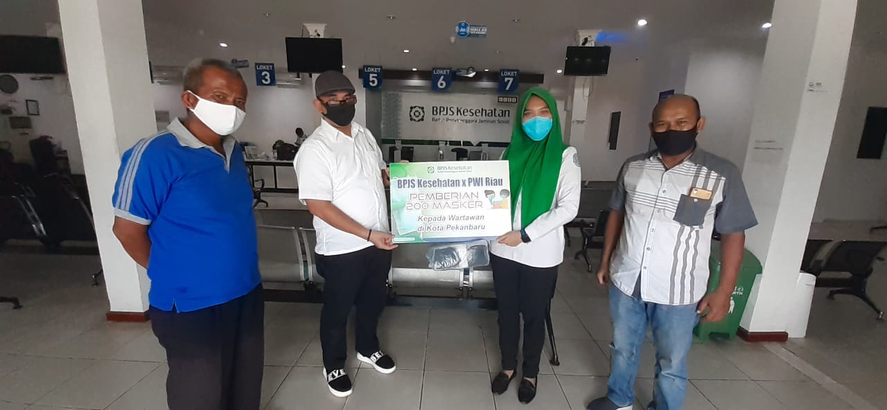 BPJS Kesehatan Serahkan 200 Masker ke PWI Riau