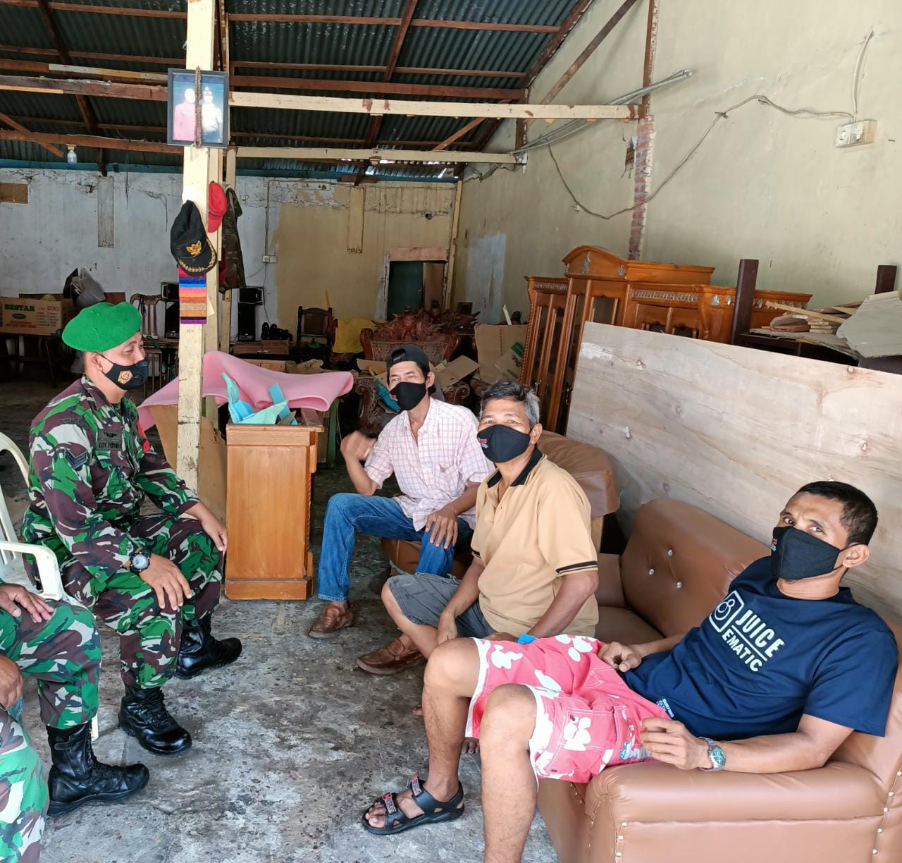 Komsos, Babinsa Imbau Warga Semakin Disiplin Terapkan Prokes 