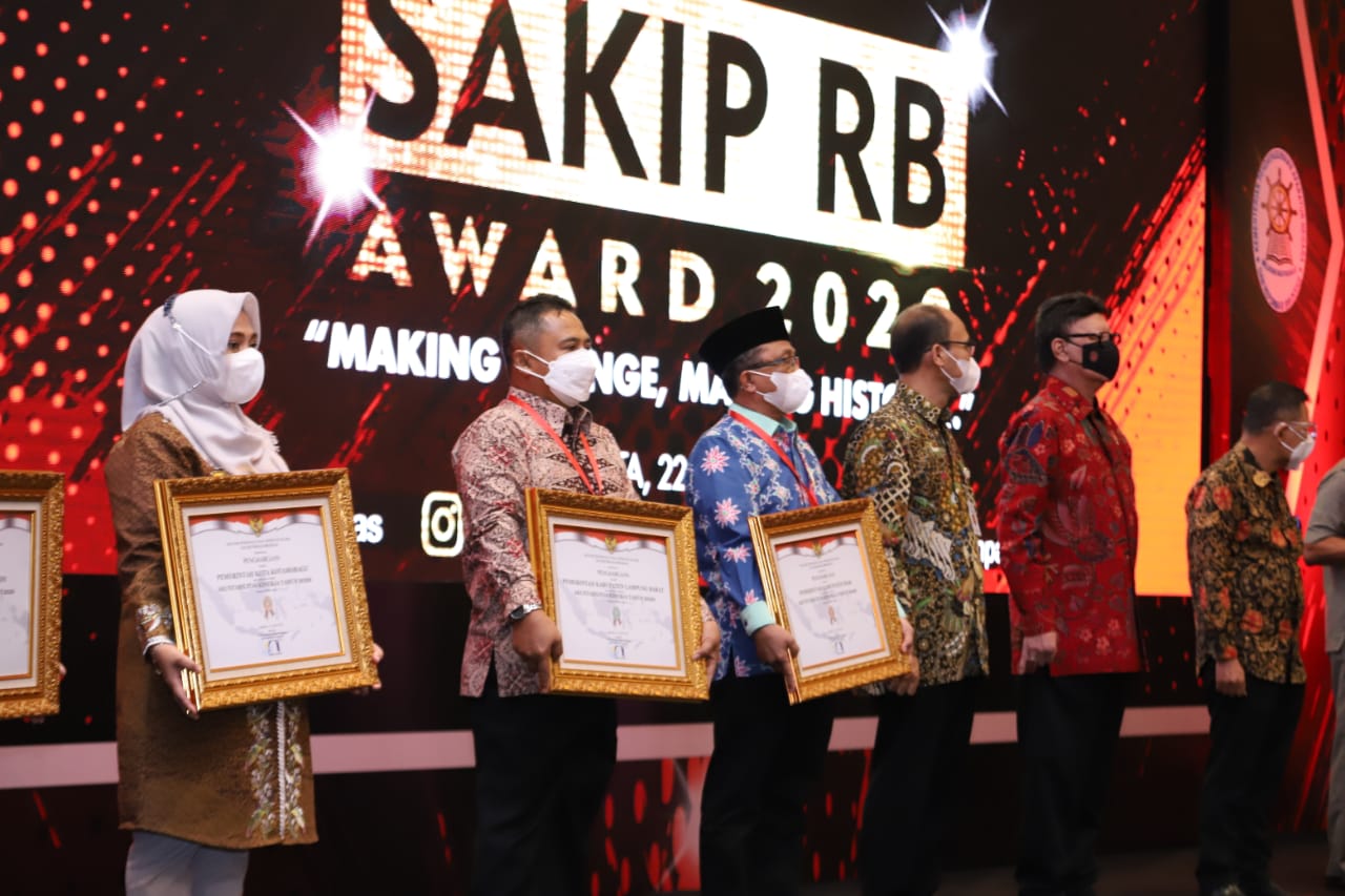 Raih Predikat B, Pemkab Siak Terima SAKIP Award Dari Kemenpan RB