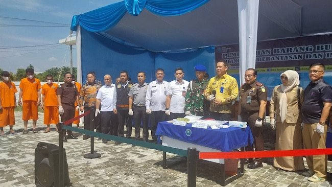 BNN Riau Musnahkan 6,1 Kg Sabu dan 970 Butir Ekstasi Jaringan Internasional