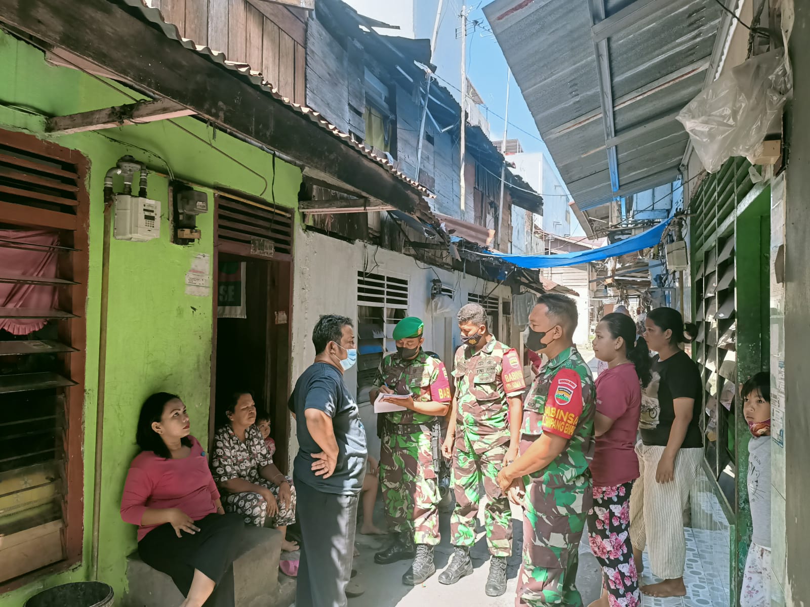 Komsos ke Kampung Pancasila, Ini yang Dilakukan Babinsa Koramil 02 Kota 