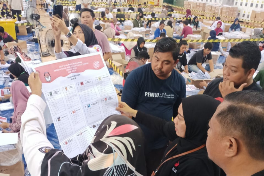 Bawaslu Riau Temukan Logistik Pemilu Ada Rusak dan Kelebihan Jumlah
