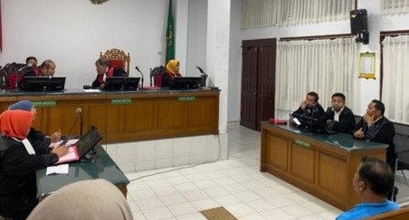 Mantan Direktur RSD Madani Pekanbaru Arnaldo Dituntut 2,5 Tahun Penjara