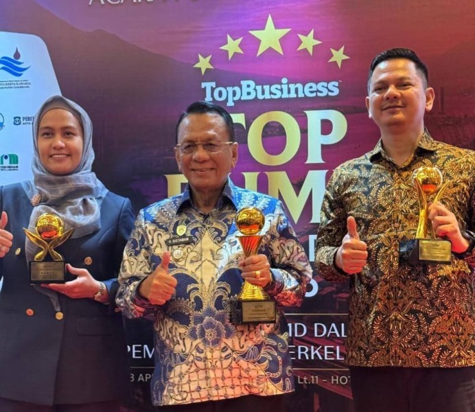 Raih Predikat TOP BUMD Bintang 5, Bupati Bistamam Puji Kinerja Dirut PT BPR Rohil