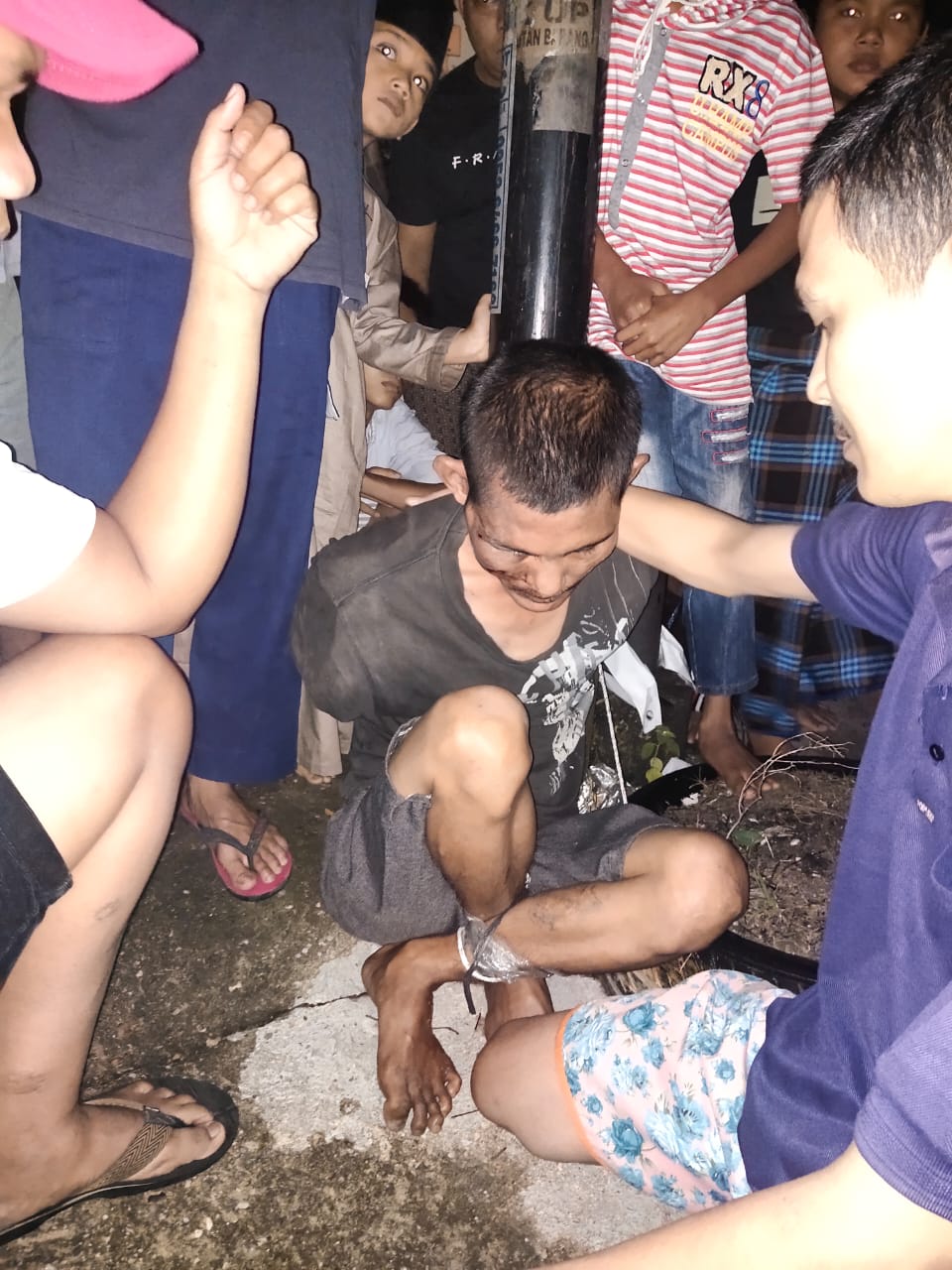 Terekam CCTv, Penganiayaan Imam Masjid Kembali Terjadi di Pekanbaru saat Pimpin Salat Subuh di Wadya Graha II