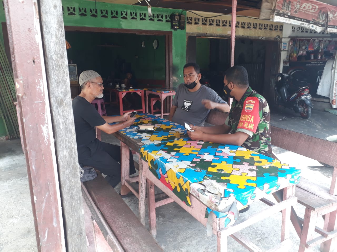 Komsos di RW 02 Kota, Sertu Khairuddin  Bahas Kebersihan dan Kamtibmas 