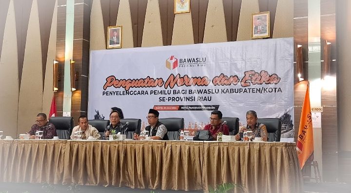 DKPP Ingatkan Bawaslu se-Riau Bekerja Profesional dan Jaga Perilaku