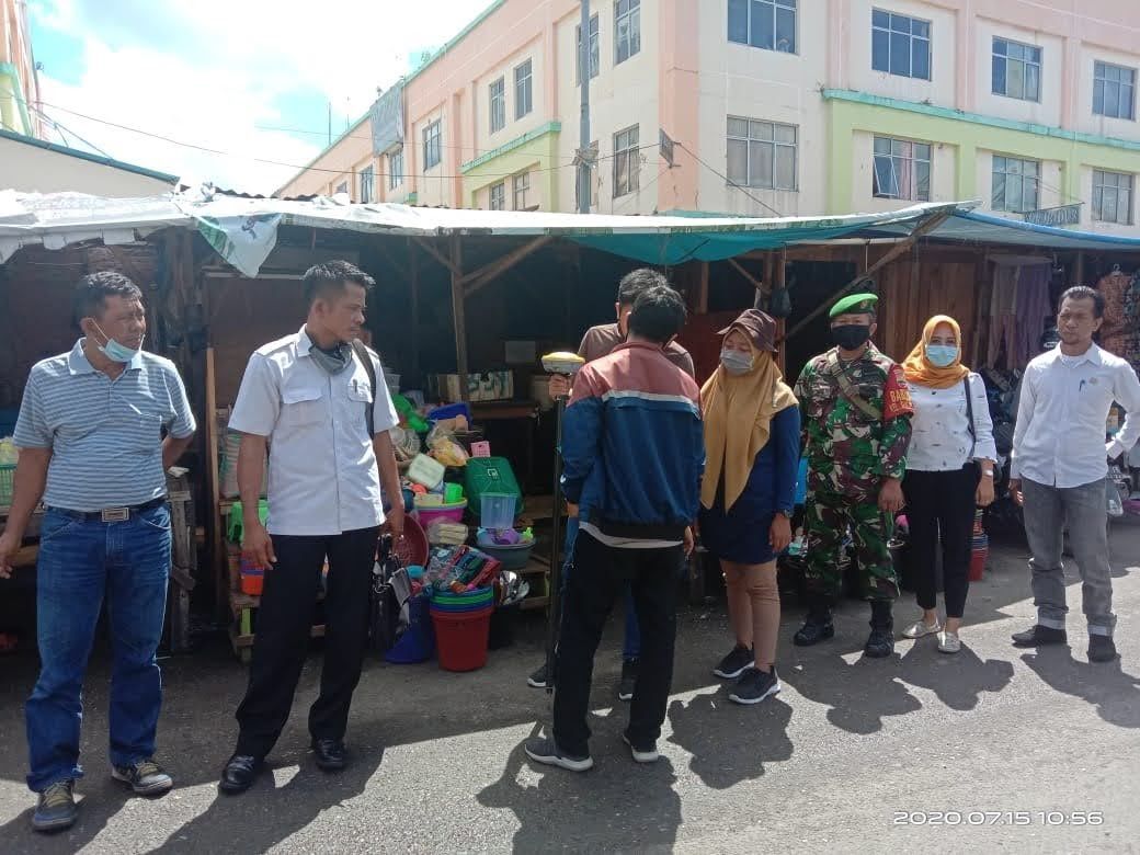 Babinsa Sukaramai Dampingi Tim BPN Ukur  Tanah Aset Pemda