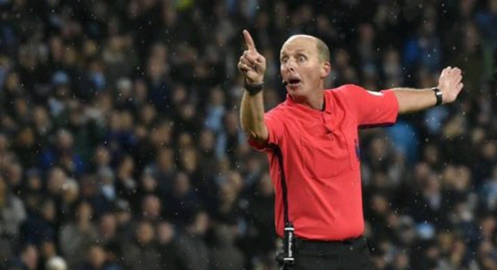 Diancam Bunuh, Mike Dean Minta Istirahat Jadi Wasit