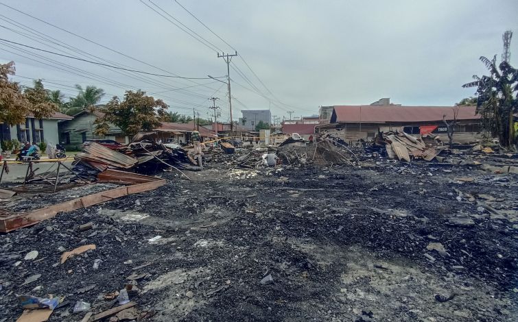 Kebakaran Jalan Bakti Hanguskan 6 Kios dan 3 Ruko, Kerugian Rp1,5 Miliar