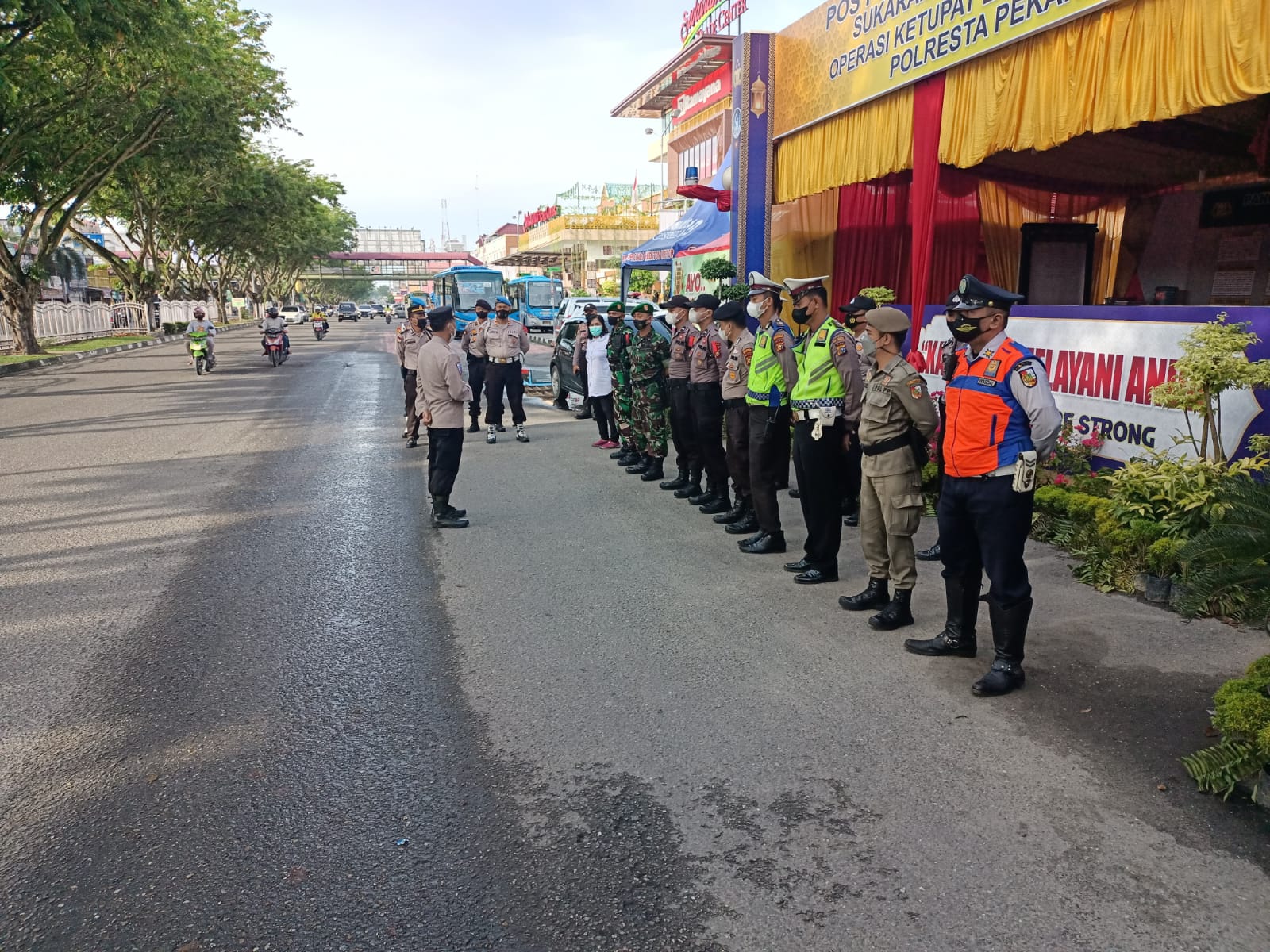Babinsa  Bersama Tim Gabungan  Apel Siaga di Pos PAM STC Pekanbaru