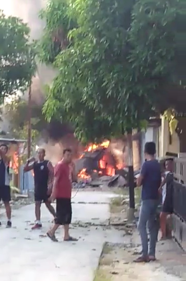 Pesawat Tempur TNI Jatuh Menimpa Rumah Warga