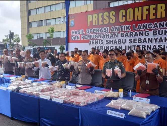Polda Riau Amankan 87 Kg Sabu dan 55.542 Pil Ekstasi