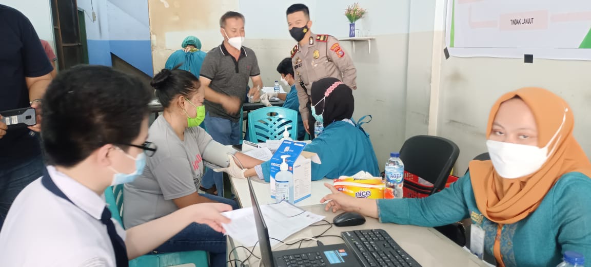 Peserta Membludak, Kapolsek Payung Sekaki Ajak Masyarakat Vaksinasi 