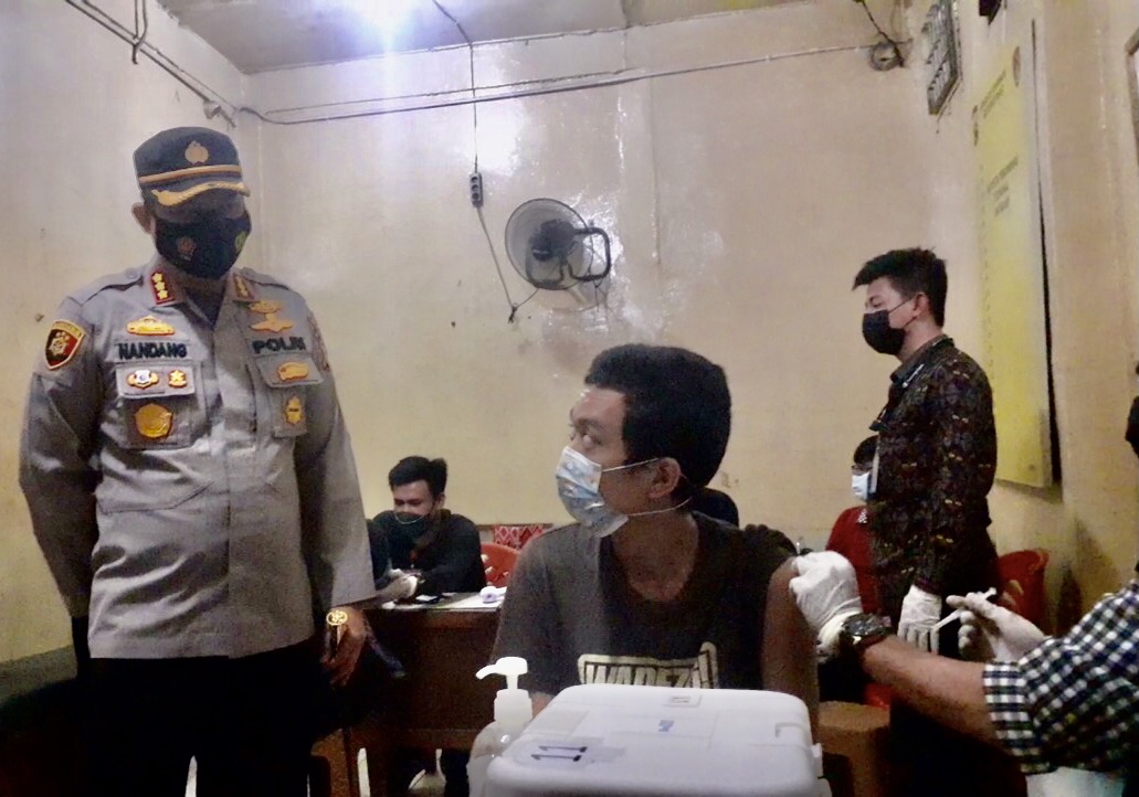 Antisipasi  Penyebaran Covid - 19, Sebanyak 148 Tahanan Polresta Pekanbaru Di Vaksin.