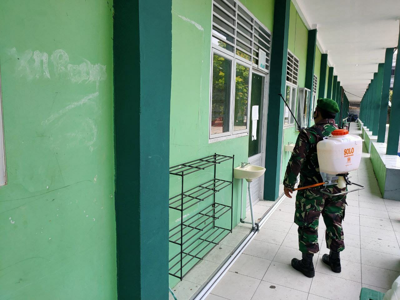 Babinsa Gelar Penyemprotan Disinfektan 