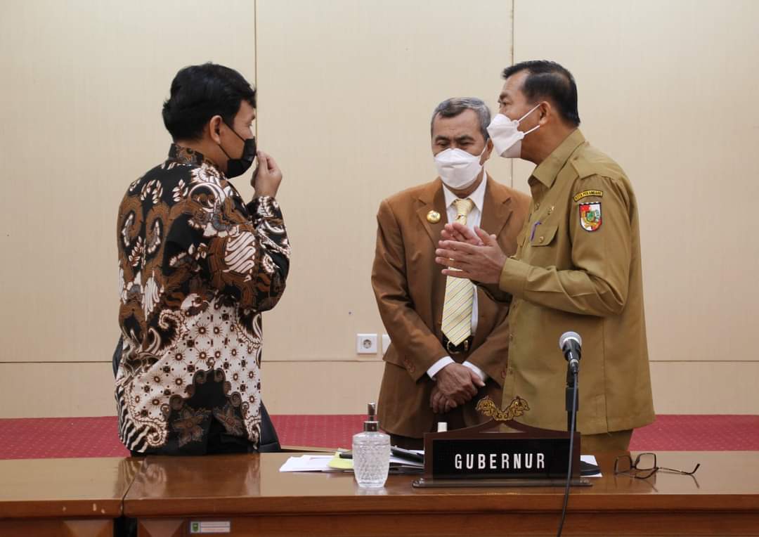 Dihadapan KPK, 9 Aset Milik Pemprov Riau Diserahkan ke Pemko Pekanbaru