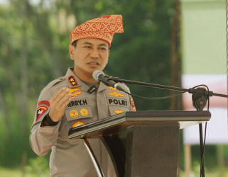 Kapolda Riau Beri Keleluasaan Anggota Antar Anak di Hari Pertama Sekolah