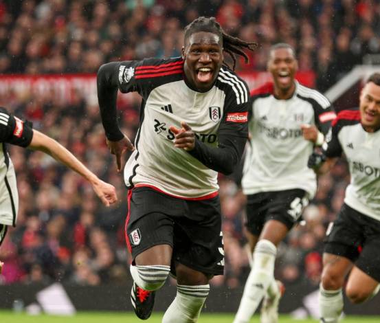 Gol Telat Alex Iwobi Tumbangkan Manchester United di Old Trafford