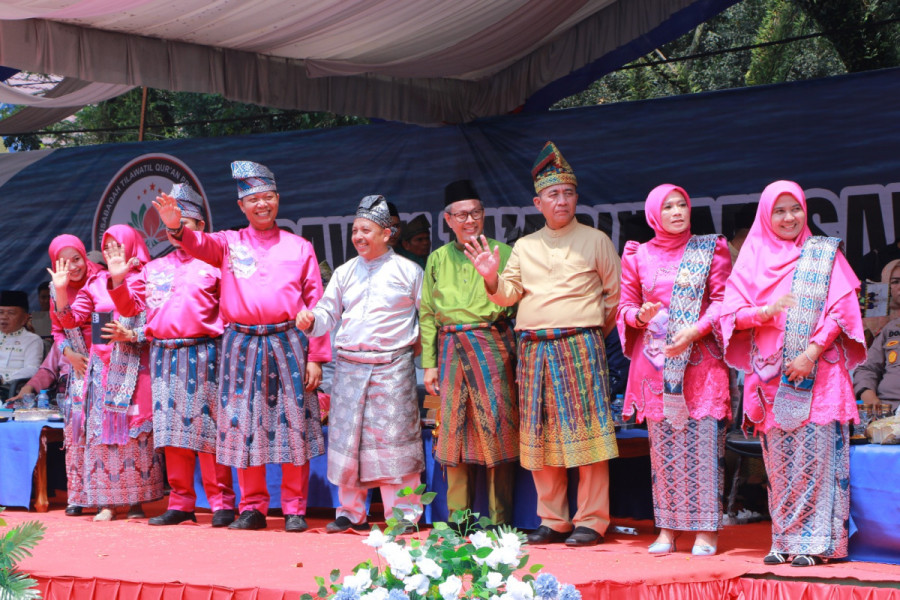 Pemko Pekanbaru Ikut Meriahkan Pawai Taaruf MTQ Riau ke-41 di Rengat