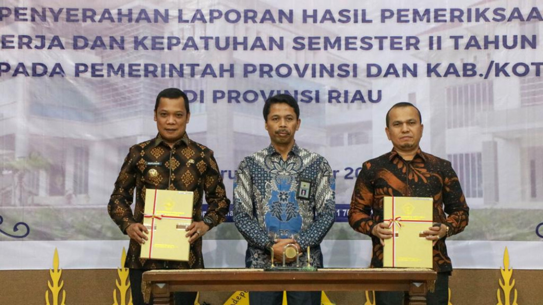 Pj Wali Kota Pekanbaru Terima LHP Pengadaan Barang dan Jasa dari BPK Riau