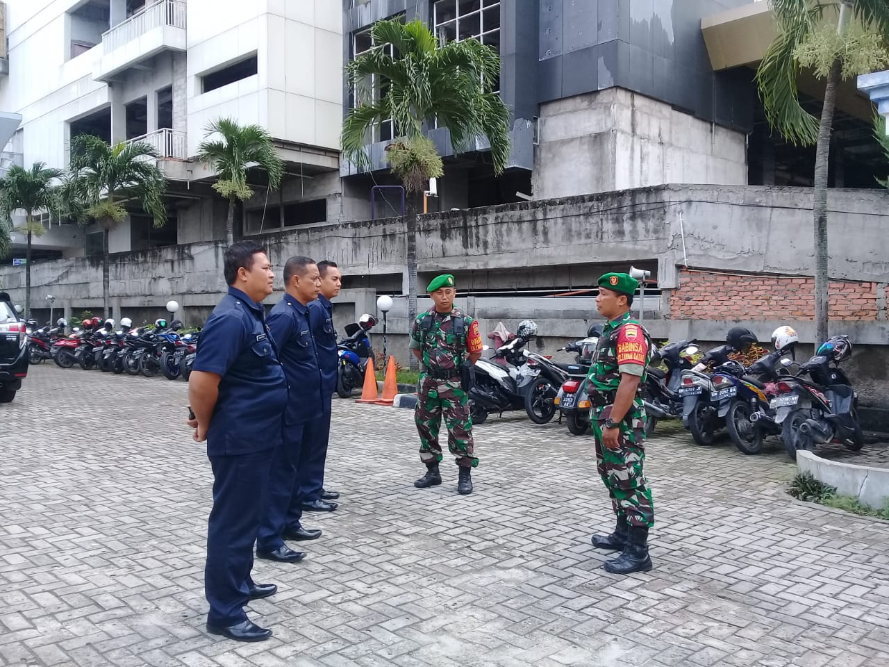 Babinsa Kodim 0301 Pekanbaru Komsos & Cek Standarisasi Keamanan PT Sucofindo