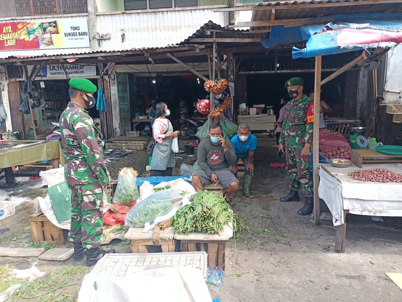 Babinsa Koramil 02 Imbau Warga Tetap Disiplin Prokes 