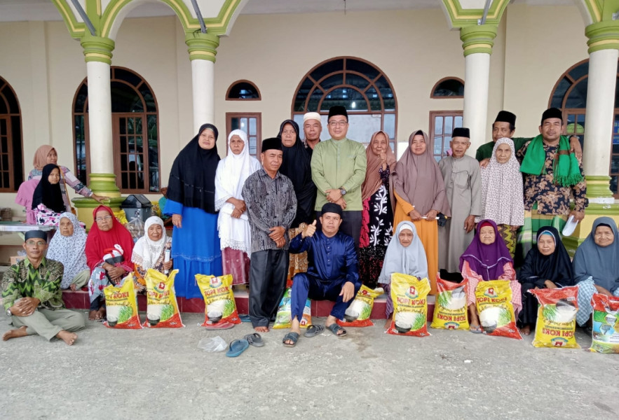 Pengurus Masjid Kampung Baru Sorek Salurkan Bantuan 1,2 Ton Beras untuk Kaum Dhuafa