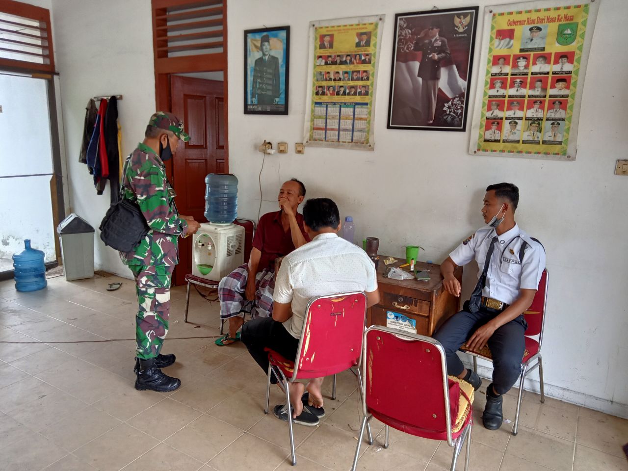 Babinsa Simpang Empat Monitoring Wilayah Teritorial