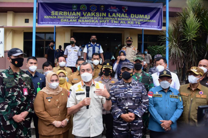Gubernur Riau Tinjau Vaksinasi Massal di Bengkalis