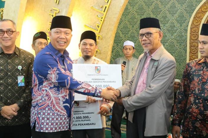 Pemko Pekanbaru Serahkan Insentif untuk 1.500 Mubalig, Total Rp1,5 Miliar