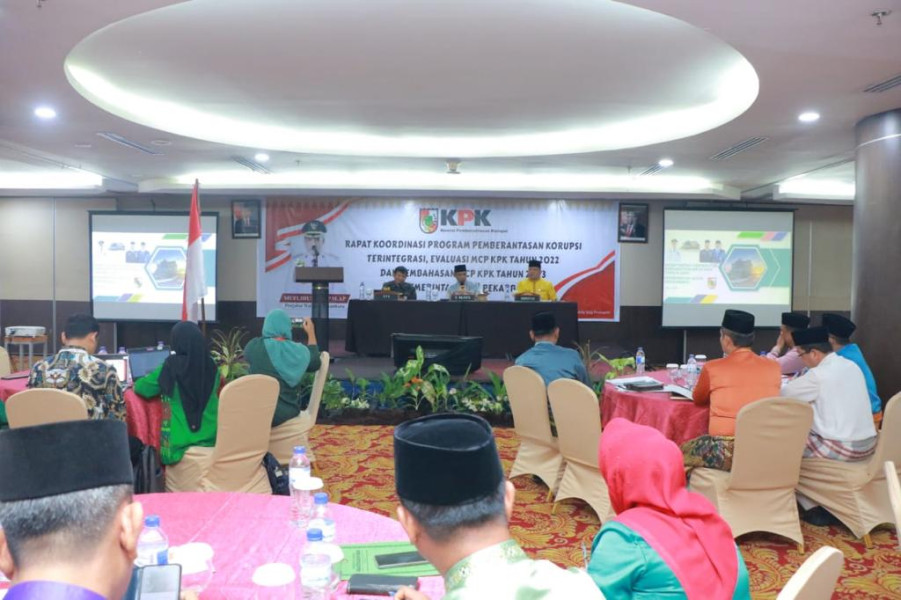 Pj Wali Kota Pekanbaru, Kepala OPD, dan Camat Dengarkan Arahan KPK terkait MCP