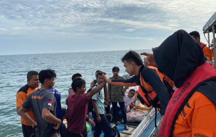 Lima Awak KM Ade Putra yang Tenggelam di Selat Malaka Rohil Ditemukan Selamat