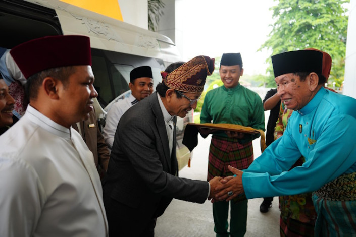 Gubri Abdul Wahid Sambut Kedatangan Menag Nasarudin
