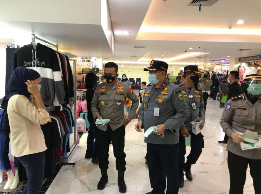 Ditlantas dan Dishub Sosialisasi dan Bagikan Masker Gratis