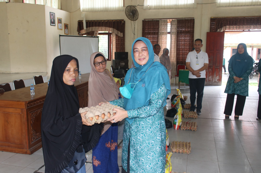 Rasidah Apresiasi Gerakan Seribu Telur Kecamatan Koto Gasib
