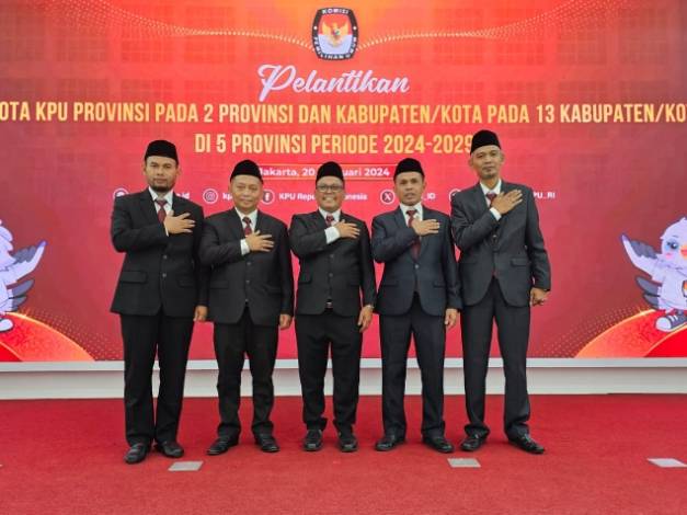 Lima Komisioner KPU Riau yang Baru Belum Tentukan Ketua