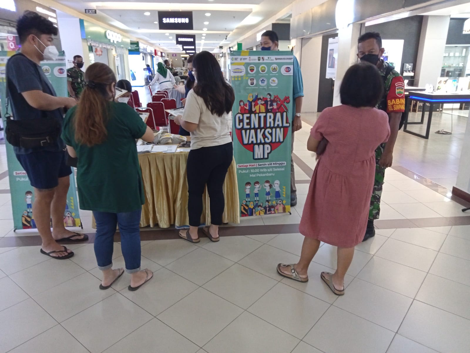 Monitoring Vaksinasi di MP, Babinsa Koramil 02 Angkat Jempol untuk  Warga Binaan