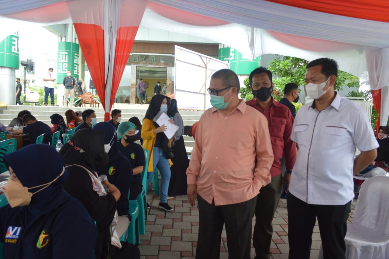 Mabes Polri Kolaborasi Cipayung Plus dan Pemuda Muhammadiyah Riau Sukses Gelar Vaksinasi Merdeka dan Bagikan Beras