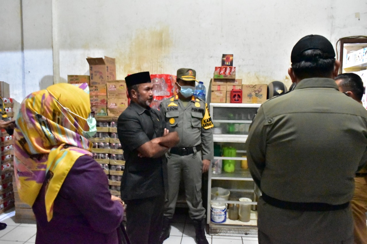 Komisi II DPRD Pekanbaru dan Tim Yustisi Sidak Toko dan Gudang Miras