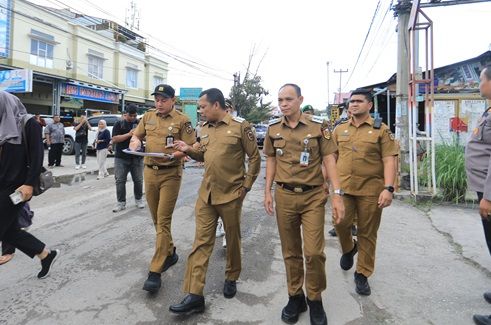 Pj Walikota Pekanbaru Alihkan Anggaran Pembangunan Alun-alun untuk Overlay Jalan