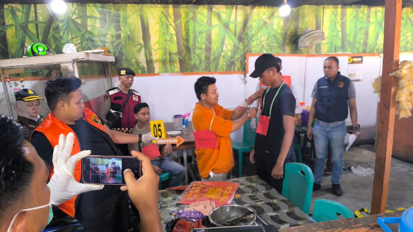 Rekonstruksi Pembunuhan Karyawan Rumah Makan, Tersangka Peragakan 10 Adegan