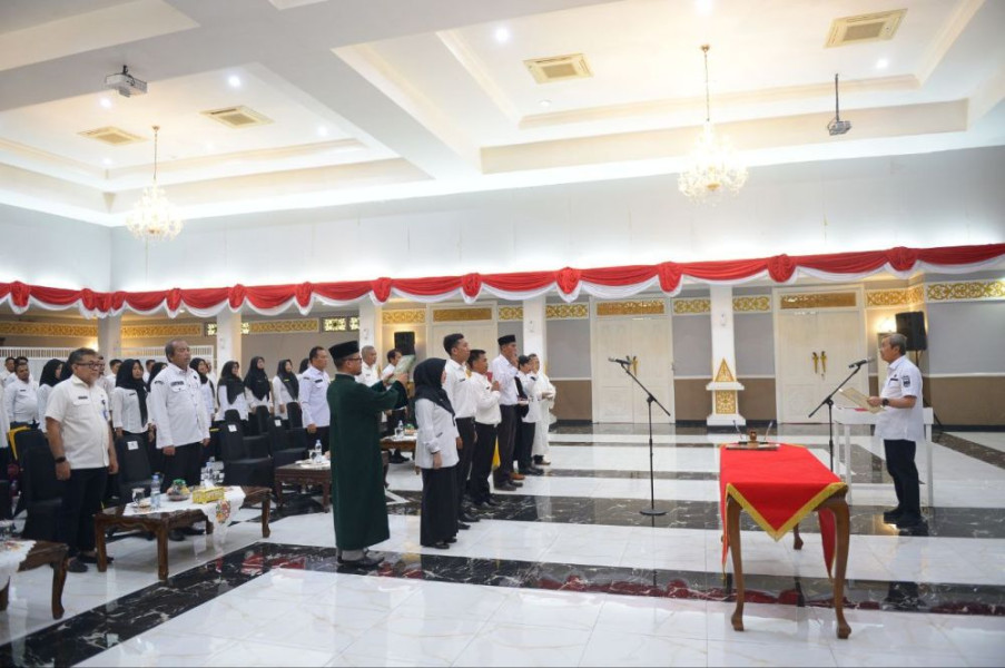 Gubri Syamsuar Lantik PPPK Tenaga Teknis dan Guru di Lingkup Pemprov Riau